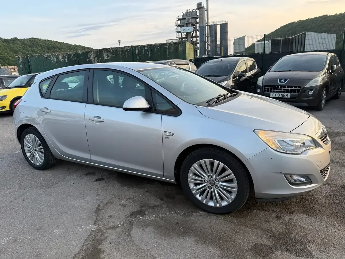 Used Vauxhall Astra Excite 2011 Silver Hatchback