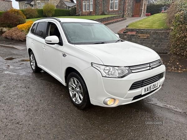 Used Mitsubishi Outlander P-HEV 2015 White Estate