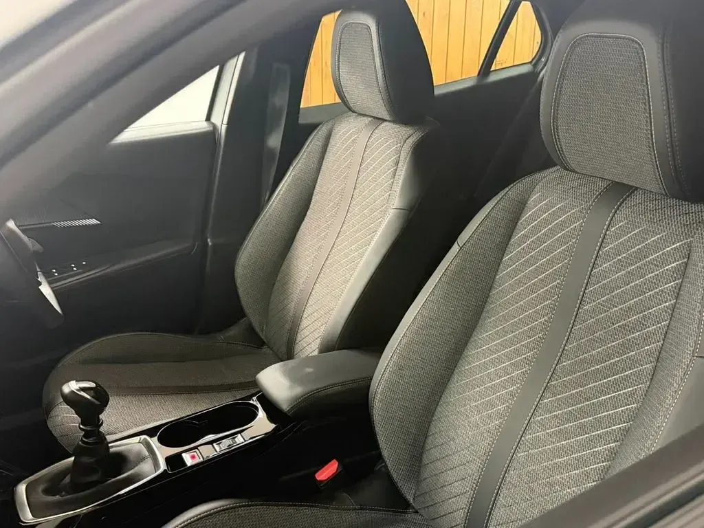 Used Peugeot 2008 Allure 131 HP (96 kW) 2025 White SUV