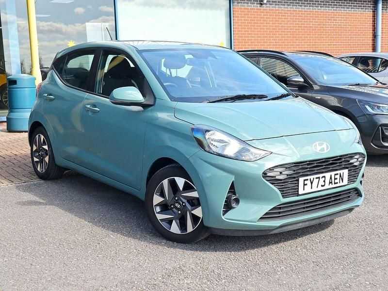 Used Hyundai i10 Advanced 2024 Mangrove green Hatchback
