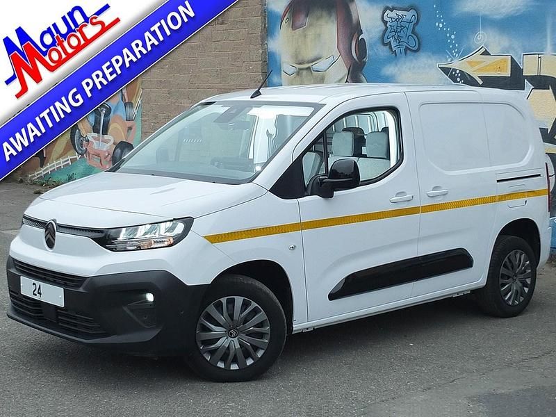 White Used 2024 Citroën Berlingo MPV | £15,750 (A bit pricey) - Image 1/4