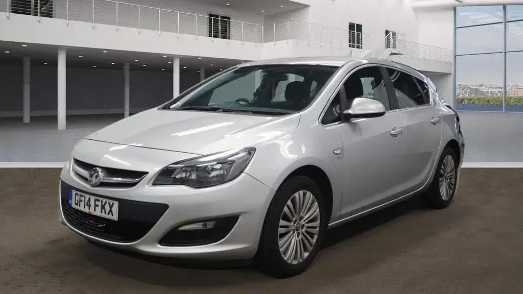 Begagnad Vauxhall Astra Excite 100 HK (73 kW) 2014 Silver Halvkombi
