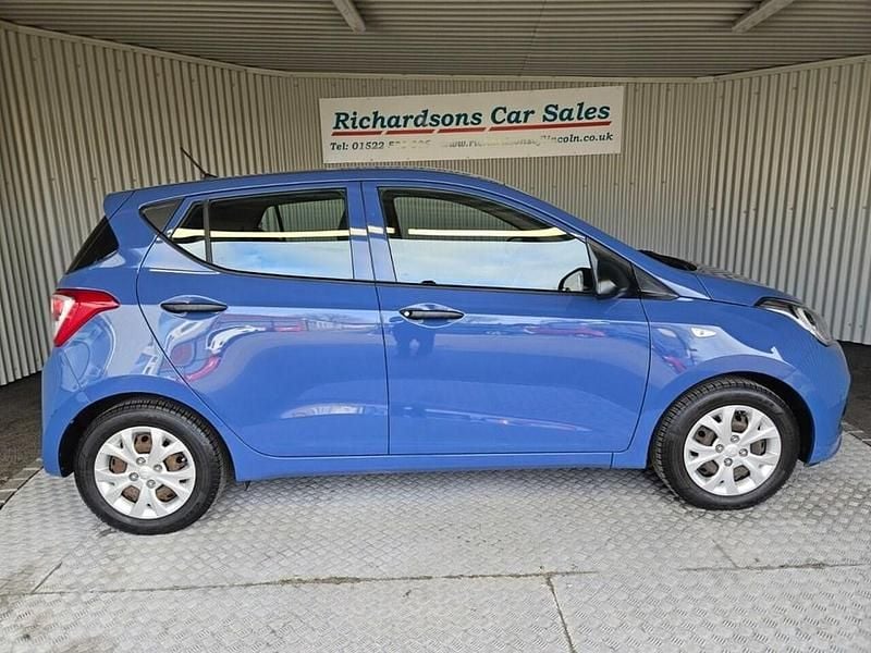 Used Hyundai i10 66 HP (48 kW) 2016 Blue Hatchback