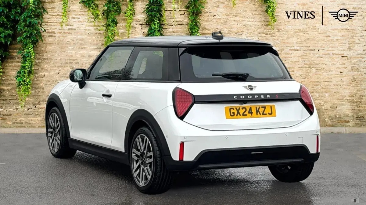 Used Mini Cooper S Hatch 201 HP (147 kW) 2024 White Hatchback