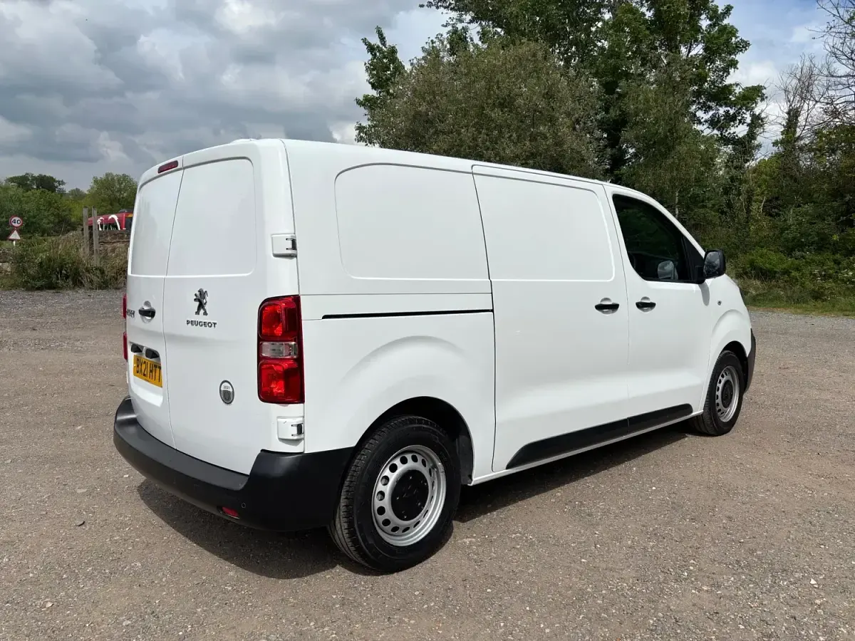 Second-hand Peugeot e-Expert S 100 kW (136 CP) 2021 Alb Van