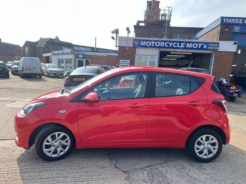 Used Hyundai i10 SE 66 HP (48 kW) 2019 Red Hatchback