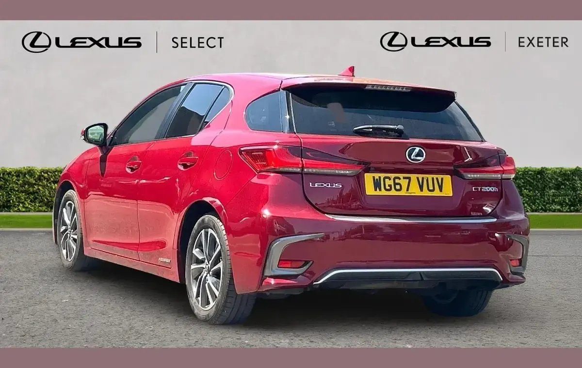 Used Lexus CT200h 134 HP (98 kW) 2018 Red Hatchback