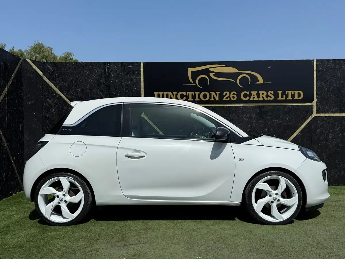 Used Vauxhall Adam Edition 87 HP (63 kW) 2014 White Hatchback