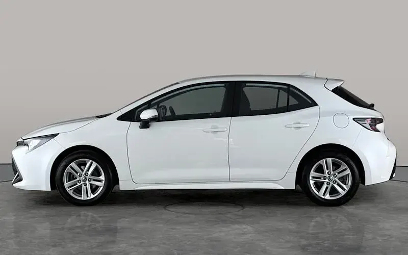 Used Toyota Corolla 140 HP (102 kW) 2022 White Hatchback