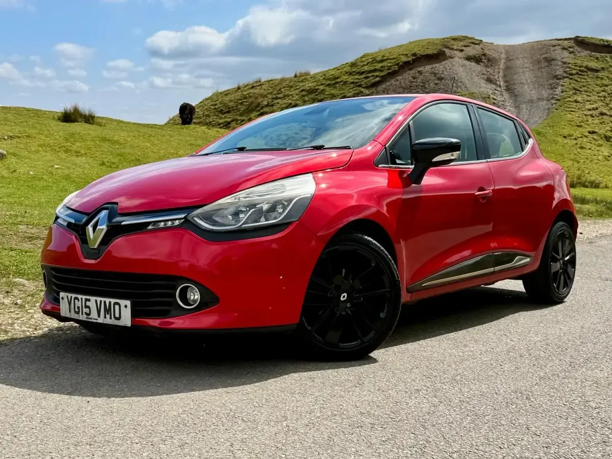Used Renault Clio IV Dynamique 90 HP (66 kW) 2015 Red Hatchback