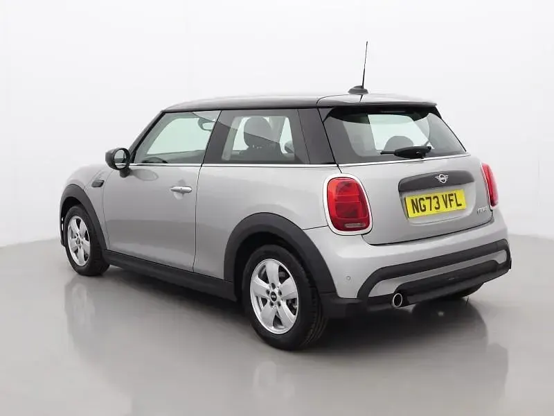 Used Mini Cooper Classic 134 HP (98 kW) 2023 Silver Hatchback