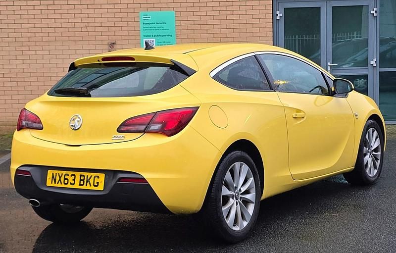 Used Vauxhall Astra GTC SRi 2013 Yellow Hatchback