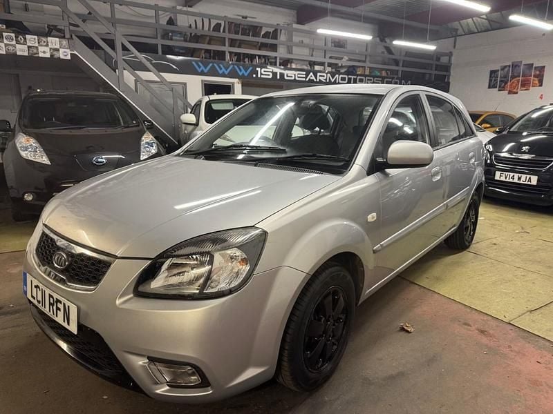 Used Kia Rio 109 HP (80 kW) 2011 Silver Hatchback