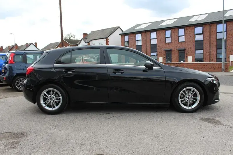 Used Mercedes A180 SE 136 HP (100 kW) 2020 Black Hatchback