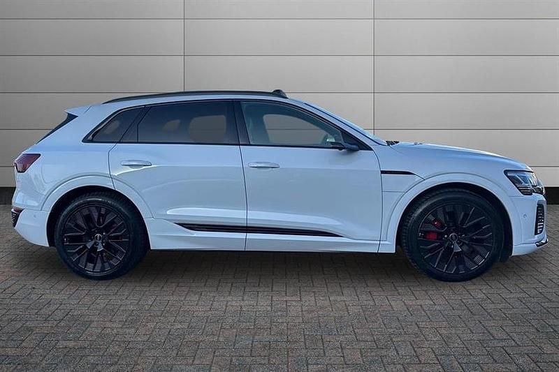 Used Audi Q8 e-tron Advanced 300 kW (408 HP) 2023 Glacier white SUV