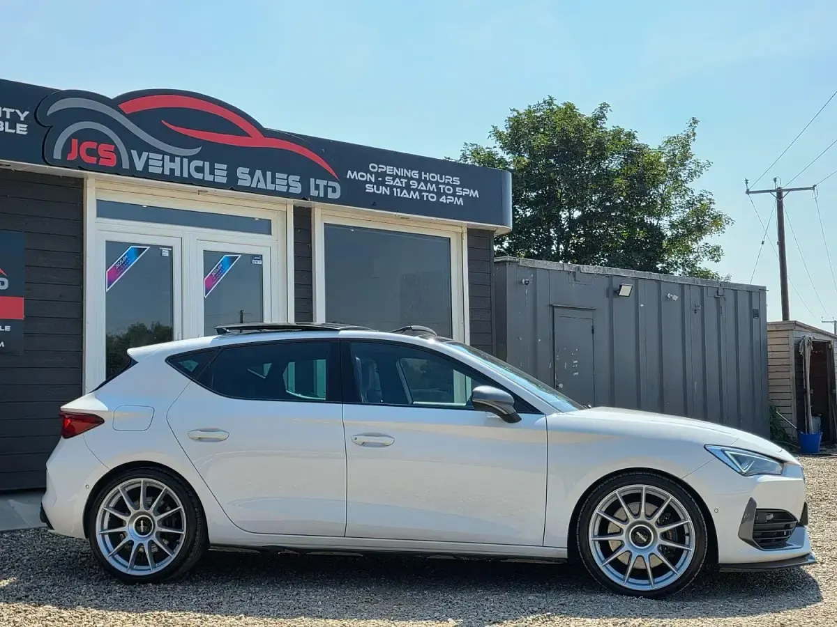 Used Cupra Leon VZ3 300 HP (220 kW) 2023 White Hatchback
