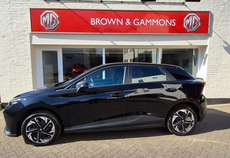 Black Used 2023 MG MG4 EV SE Hatchback | £16,495 (Fair price) - Image 1/2