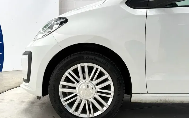 Used VW up! 65 HP (47 kW) 2021 White Hatchback