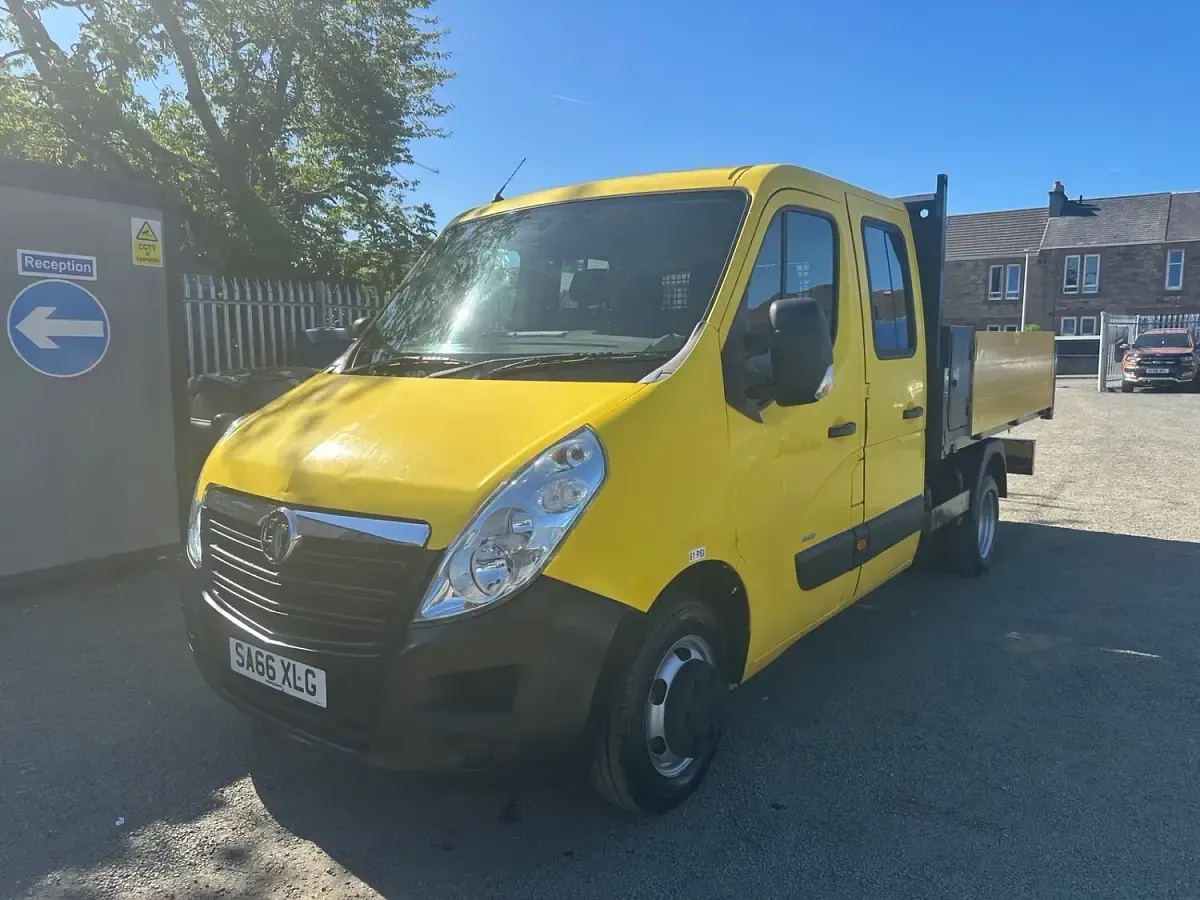Used Vauxhall Movano 136 HP (100 kW) 2016 Yellow MPV