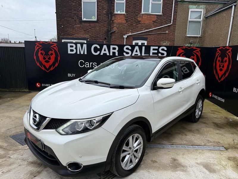 Used Nissan Qashqai Acenta Premium 110 HP (80 kW) 2014 White SUV