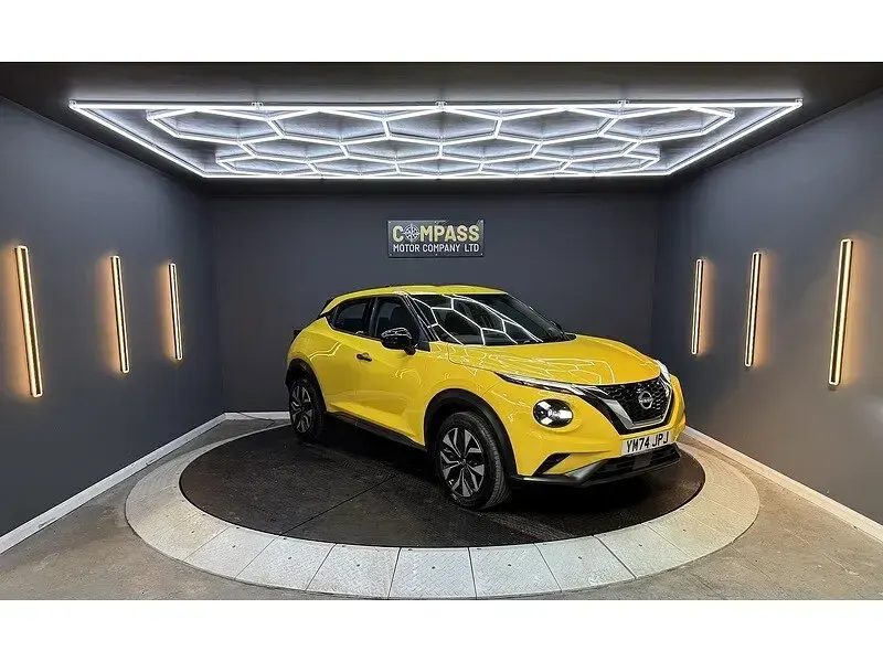 Begagnad Nissan Juke Acenta Premium 114 HK (83 kW) 2025 Gul SUV