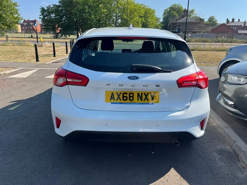 Used Ford Focus Zetec 120 HP (88 kW) 2018 White Hatchback