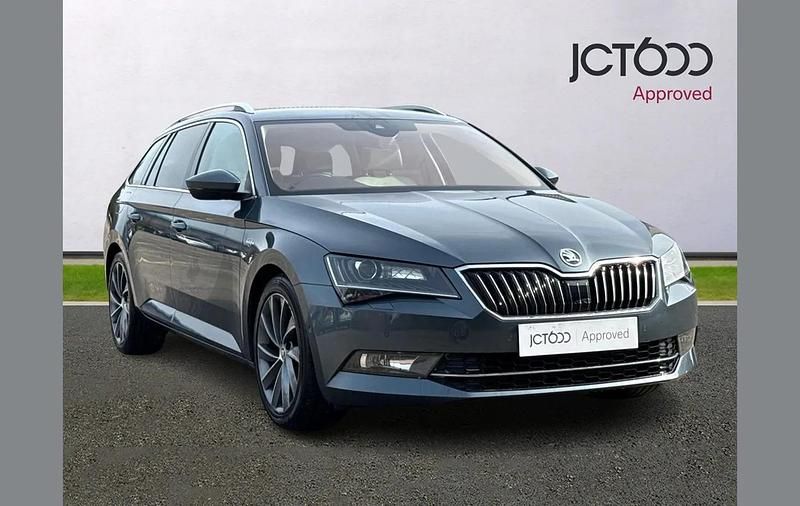 Used Skoda Superb 147 HP (108 kW) 2019 Grey Estate