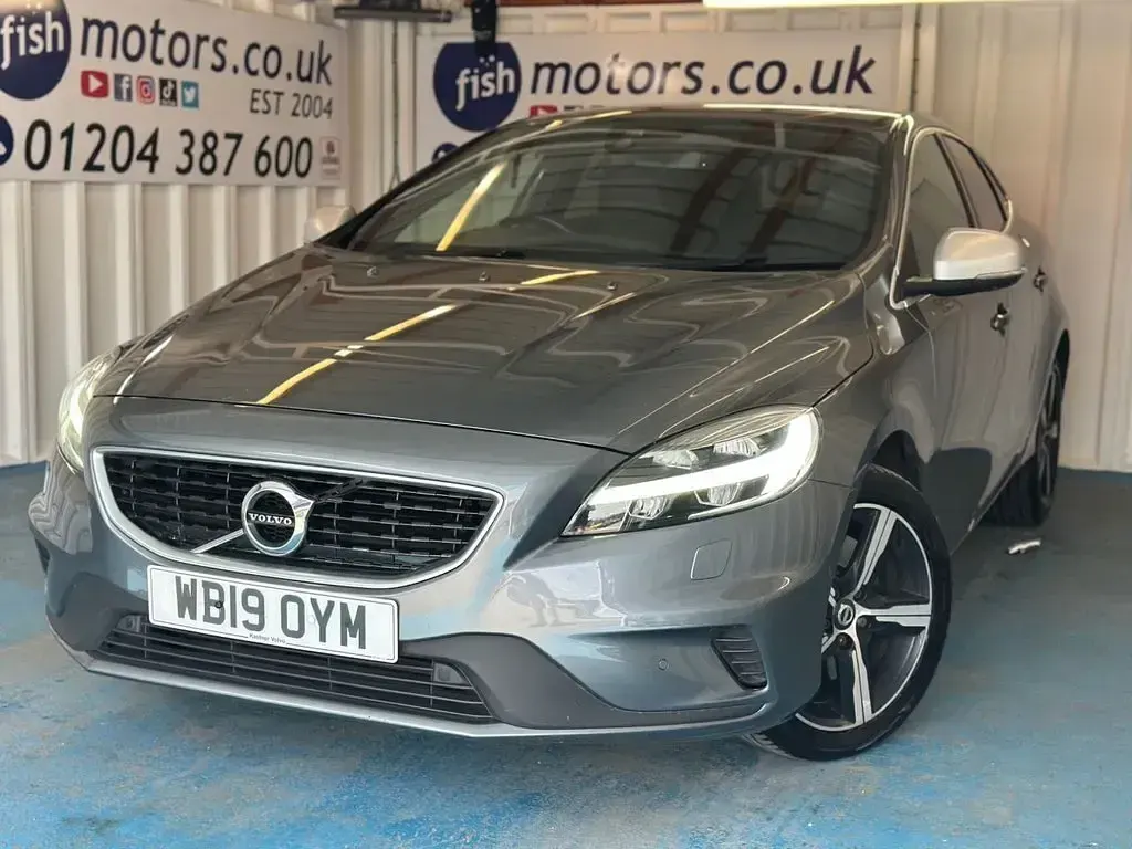 Used Volvo V40 R-Design 152 HP (111 kW) 2019 Hatchback