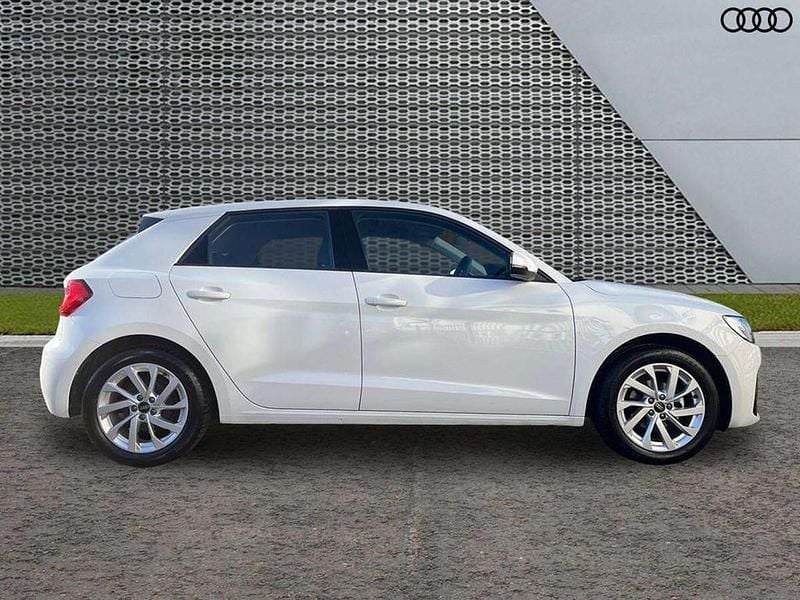 Begagnad Audi A1 Sport 94 HK (69 kW) 2025 Vit SUV
