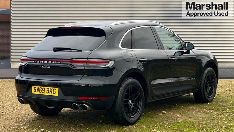 Used Porsche Macan 354 HP (260 kW) 2019 Black SUV