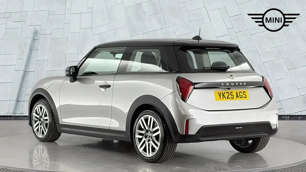 Used Mini Cooper Hatch 113 kW (154 HP) 2025 Silver Hatchback