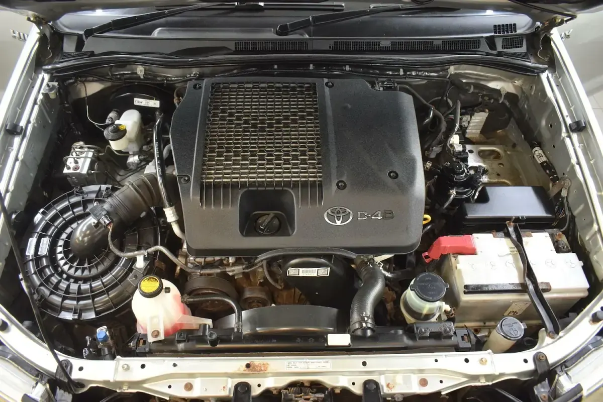 Used Toyota HiLux 144 HP (105 kW) 2012 Silver Pickup