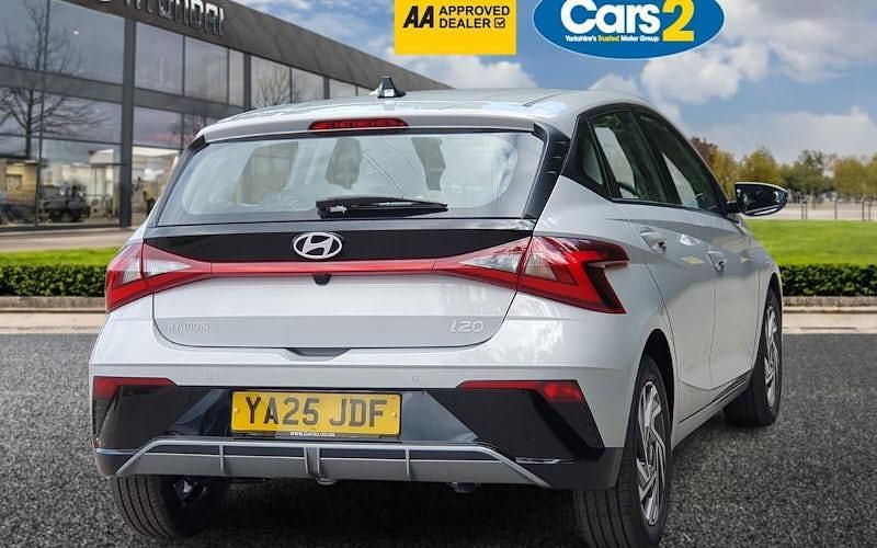 New Hyundai i20 Advanced 101 HP (74 kW) 2025 Grey Hatchback
