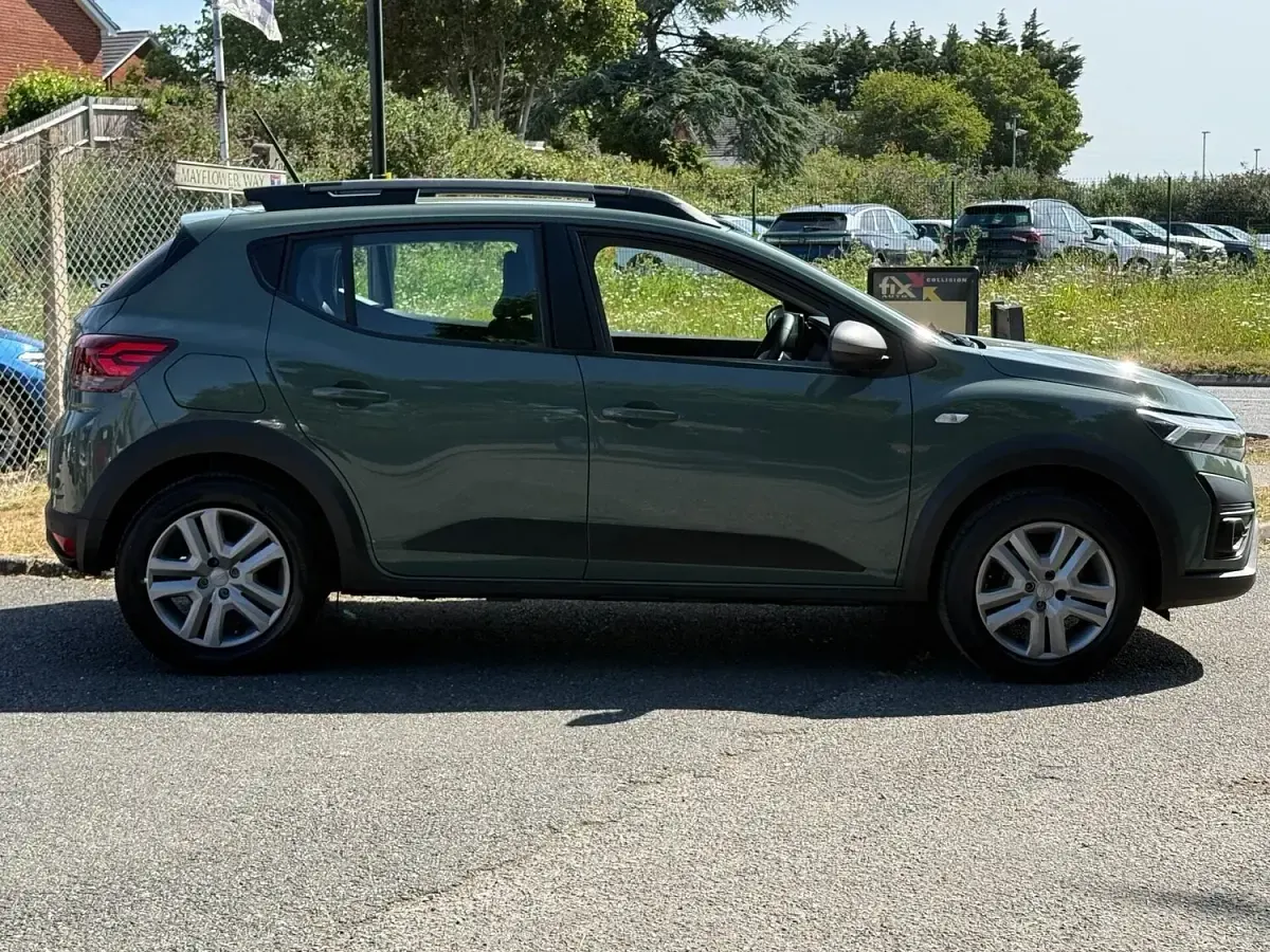 Used Dacia Sandero Expression 2023 Green Hatchback