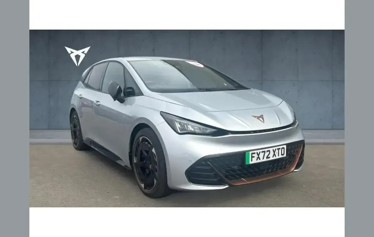 Begagnad Cupra Born e-Boost 169 kW (230 HK) 2023 Silver Halvkombi