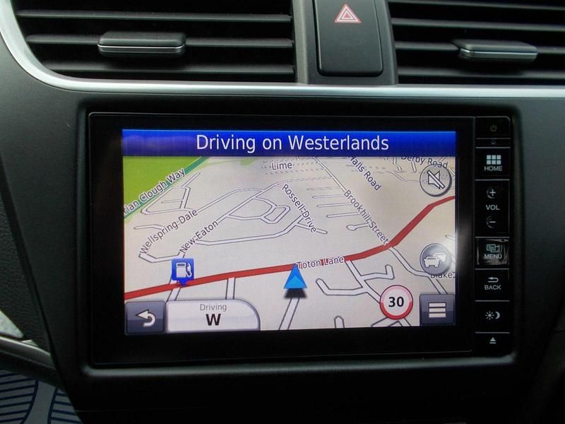 Used Honda Civic SE Plus 120 HP (88 kW) 2015 White Hatchback