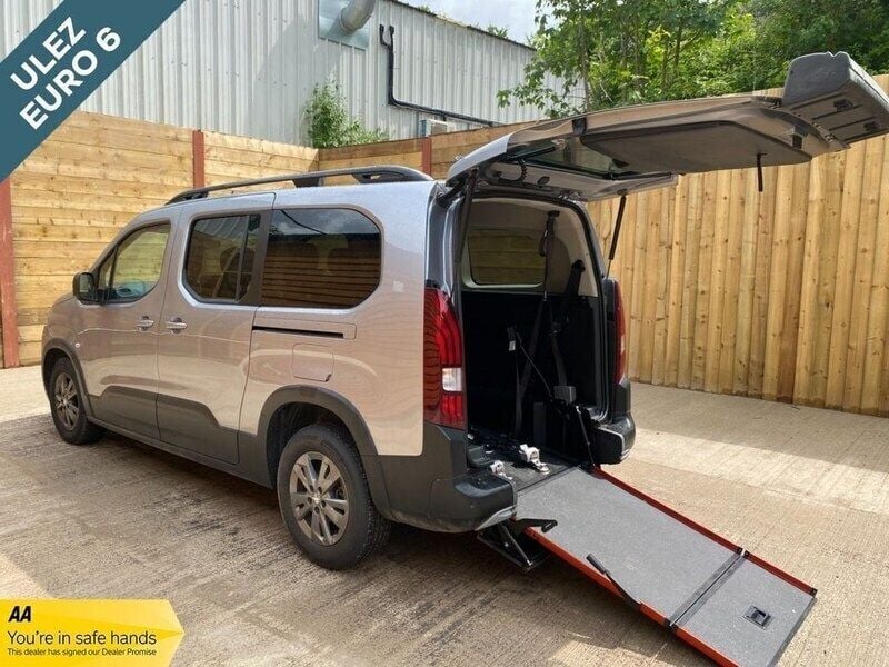 Grey Used 2023 Peugeot Rifter Access MPV | £20,902 (A bit pricey) - Image 1/4
