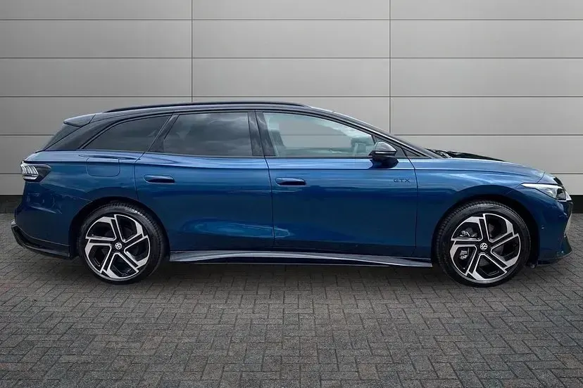 New VW ID.7 GTX 250 kW (340 HP) 2026 Aquamarine blue with black roof Estate