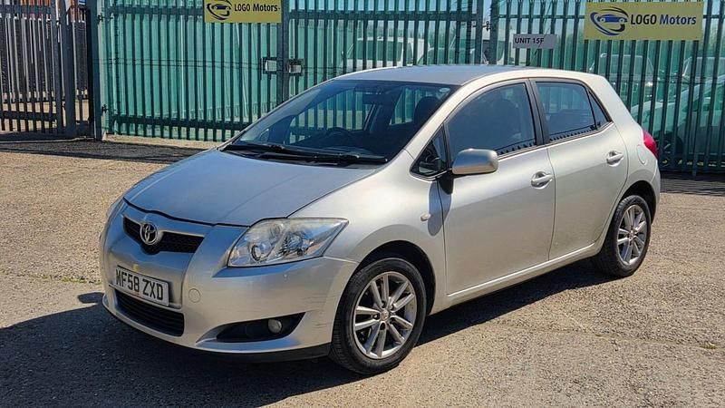 Usado Toyota Auris 124 HP (91 kW) 2008 Prateado Citadino