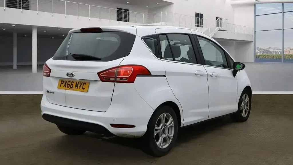 Used Ford B-MAX Zetec 90 HP (66 kW) 2016 White MPV