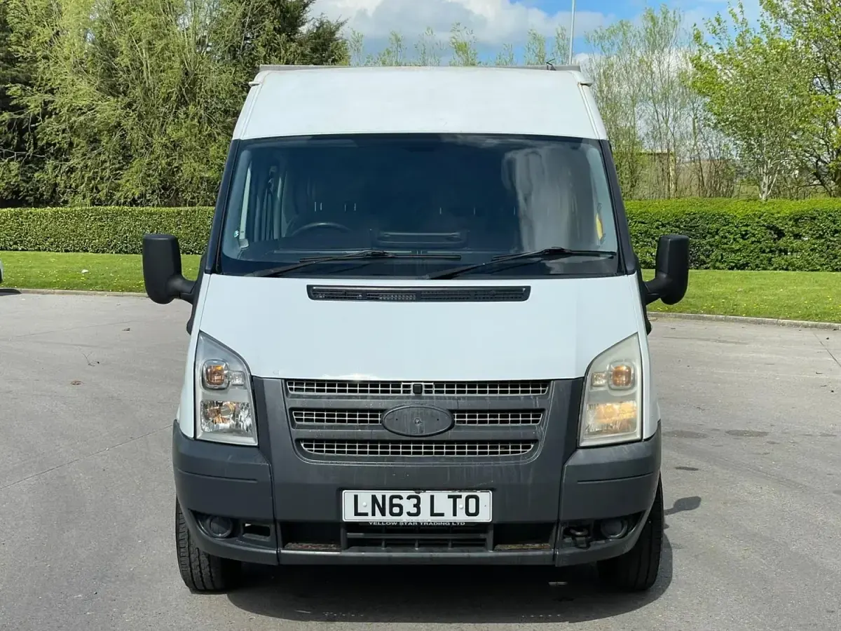 Usado Ford Transit 100 HP (73 kW) 2013 Branco Van