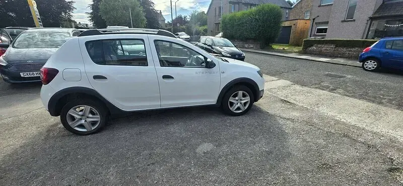 Used Dacia Sandero Stepway Ambiance 90 HP (66 kW) 2014 White Hatchback