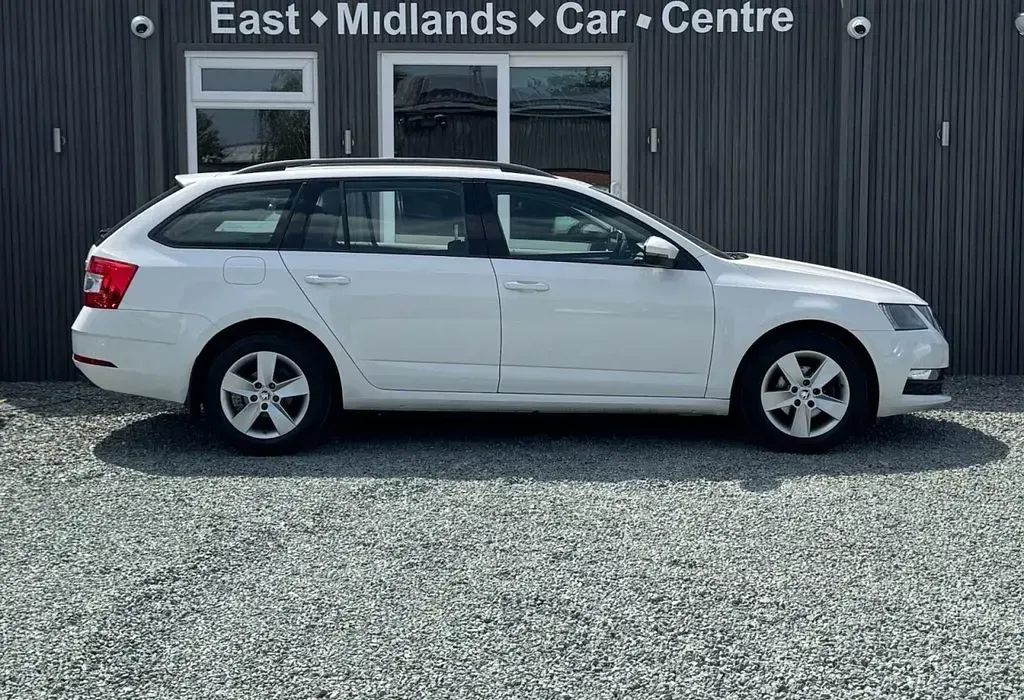 Used Skoda Octavia SE 115 HP (84 kW) 2017 White Estate