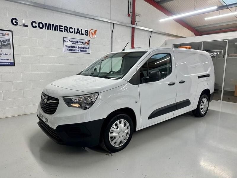 White Used 2022 Vauxhall Combo MPV | £11,225 (Good price) - Image 1/3