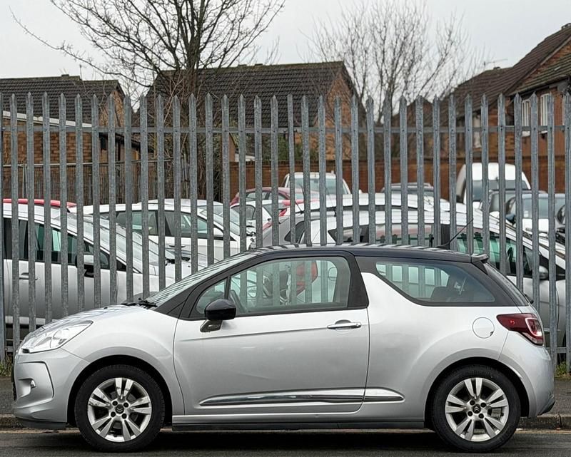Used Citroën DS3 PureTech 82 HP (60 kW) 2015 Silver Hatchback