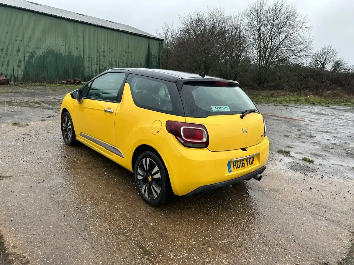 Used Citroën DS3 Chic 2016 Yellow Hatchback