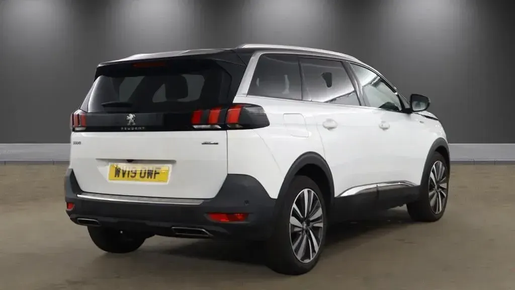 Usado Peugeot 5008 Premium 130 HP (95 kW) 2019 Branco SUV