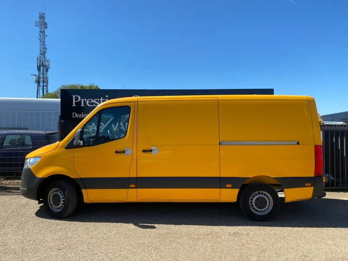 Begagnad Mercedes Sprinter 163 HK (119 kW) 2019 Gul Van