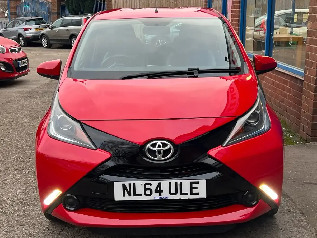 Used Toyota Aygo X-play 68 HP (50 kW) 2014 Red Hatchback