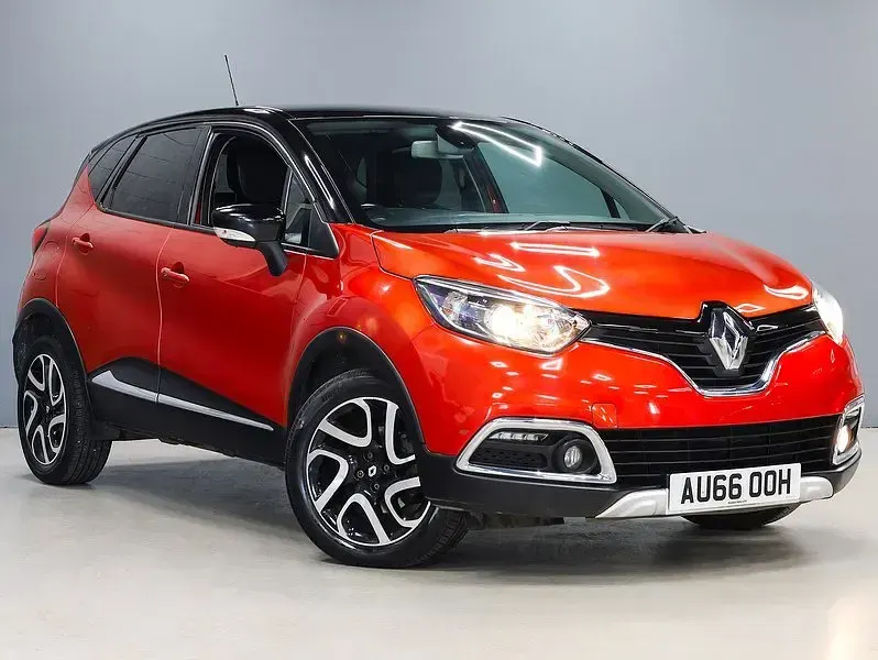 Used Renault Captur Signature 90 HP (66 kW) 2016 Red/black SUV